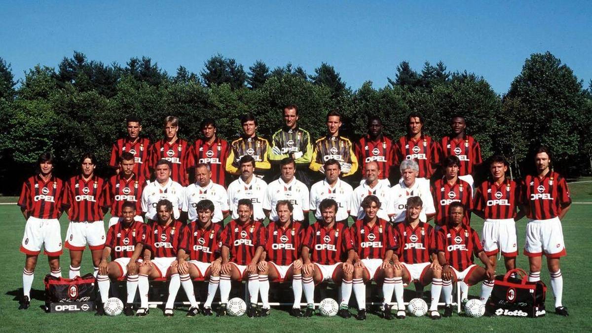 Angelo Pagotto (hintere Reihe, 6.v.l.) auf dem Milan-Mannschaftsfoto neben George Weah und Paolo Maldini