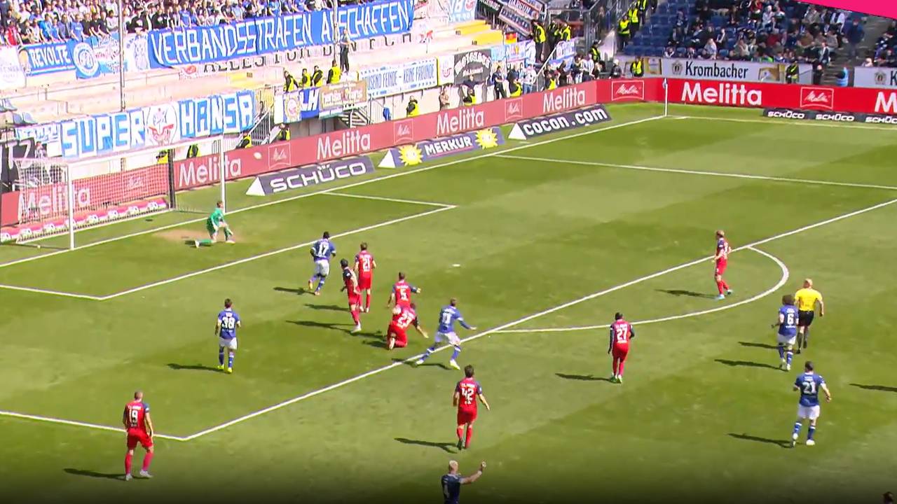 Einbahnstraßenfußball auf der Alm - Galavorstellung von Bielefeld