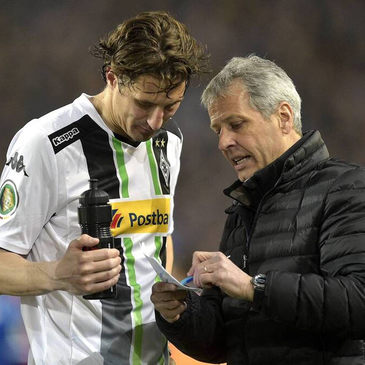 Nach dem Abgang von Adi Hütter befindet sich Borussia Mönchengladbach auf Trainersuche. Topfavorit ist mit Lucien Favre ein alter Bekannter, den ein früherer Weggefährte über den grünen Klee lobt.