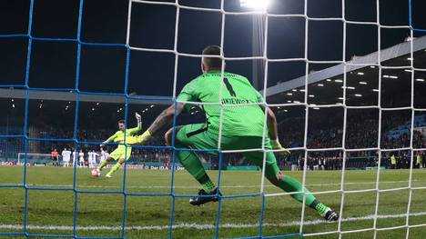 Bundesliga-Rückkehrer VfL Bochum hat seinen Aufwärtstrend dank Manuel Riemann auch im DFB-Pokal fortgesetzt. Alle Tore und Highlights im Video.