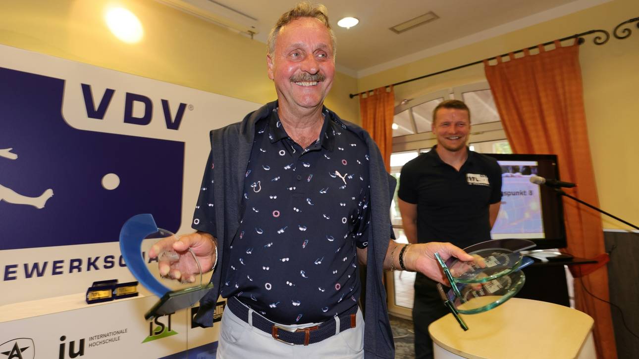 Peter Neururer leitet erneut das VDV-Proficamp