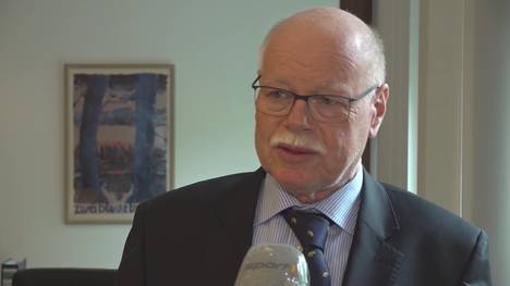 Der Bremer Innensenator Ulrich Mäurer spricht im exklusiven SPORT1-Interview über seine Bedenken bezüglich des Re-Stars in der Bundesliga und hält einen Saisonabbruch für wahrscheinlich.