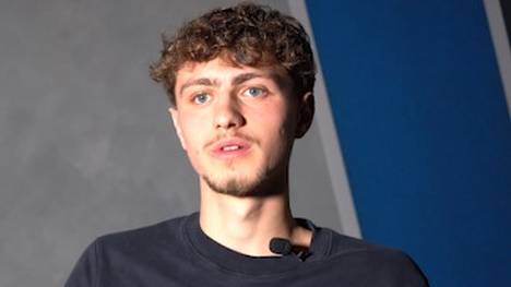 Maurice Krattenmacher wechselte im Sommer vom FC Bayern zu Hertha BSC. Doch wer ist der Youngster eigentlich und wie plant er die nächsten Schritte seiner Karriere?