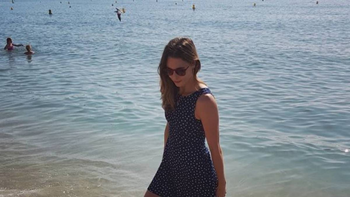 Die Französin Alize Cornet zeigt sich am Strand von Spanien 