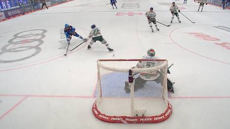 Der ERC Ingolstadt gewinnt gegen die Augsburger Panther, auch dank eines kuriosen Eigentores. 