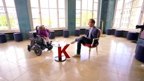 In dieser Folge Krauthausen face to face trifft Raúl Krauthausen den Hornisten Felix Klieser. Zusammen sprechen die beiden über den Werdegang von Klieser und wie er schon als Kind den Wunsch in sich trug, Horn zu spielen. Der außergewöhnliche Künstler stellt seinen Werdegang vonm Schulorchester, über die Zeit als 13 jähriger Jugendstudent bis hin zu seiner Zeit als Profimusiker.