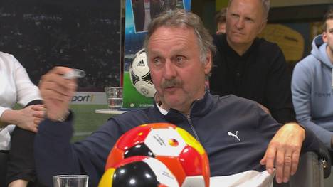 Kurz vor dem 1:1 vom FC Villareal gegen den FC Bayern München wechselt Julian Nagelsmann Alphonso Davies ein. Eine Entscheidung mit Folgen.