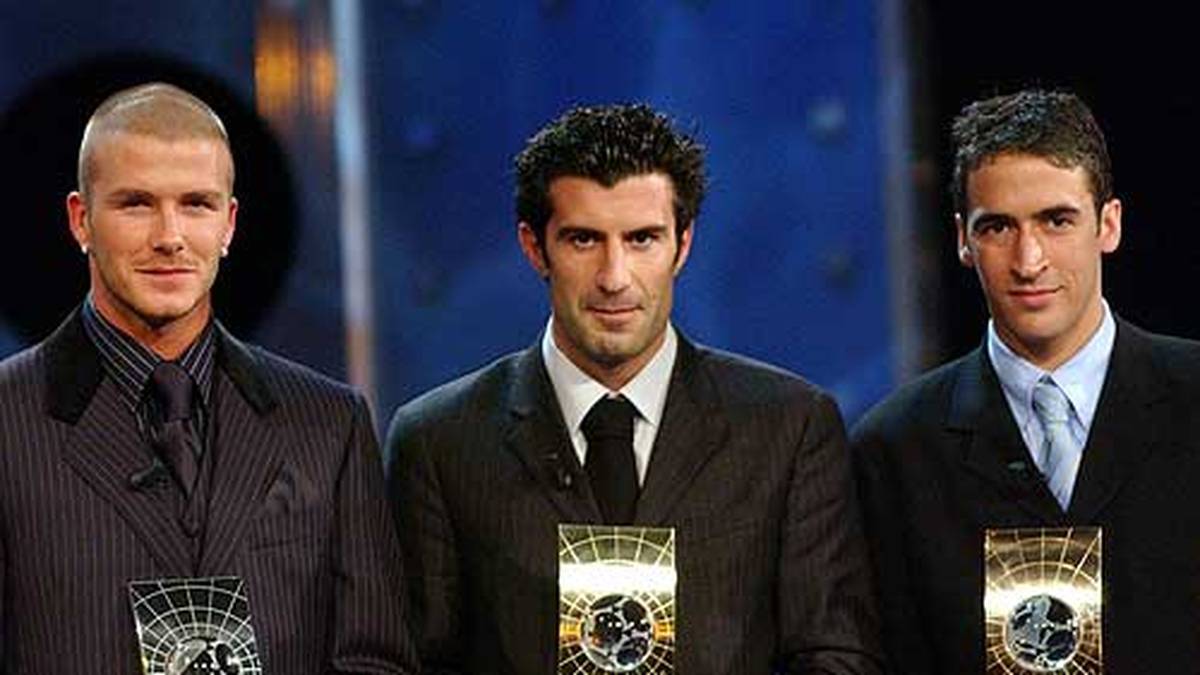 2001: Erneut geht der Goldene Ball an einen Spieler von Real Madrid. Der Portugiese Luis Figo (M.) triumphiert vor David Beckham (l.) und Raul