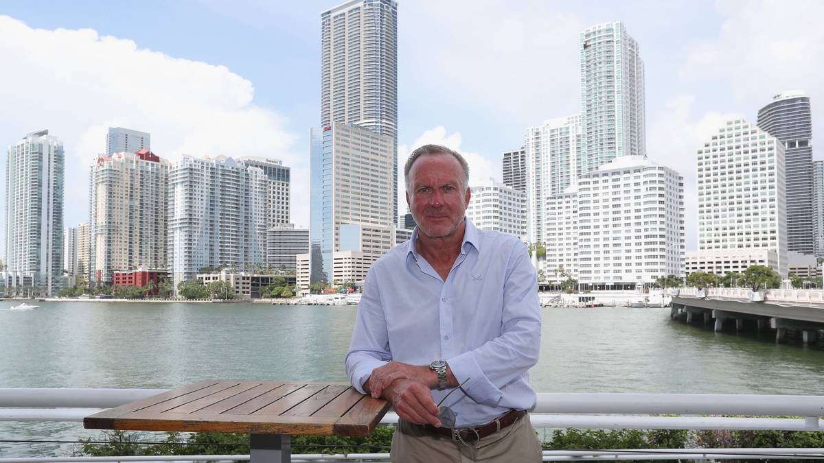 Auch Rummenigge führt sein Lebenswerk hinter den Kulissen fort, trug als weltläufiger und eng vernetzter Vorstandschef entscheidend dazu bei, dass auch sein Klub ein Weltklub blieb und auf der Höhe der Zeit agiert