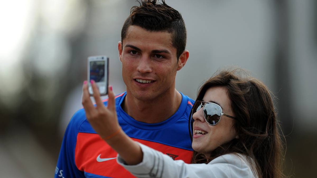 73,5 - Millionen Follower hat Portugals Superstar Cristiano Ronaldo bei Twitter, da kann nicht einmal Brasiliens Neymar mithalten (39,3 Millionen). Mesut Özil ist mit 23,1 Millionen Followern die Nummer eins unter den deutschen Spielern und die Nummer vier bei den WM-Akteuren