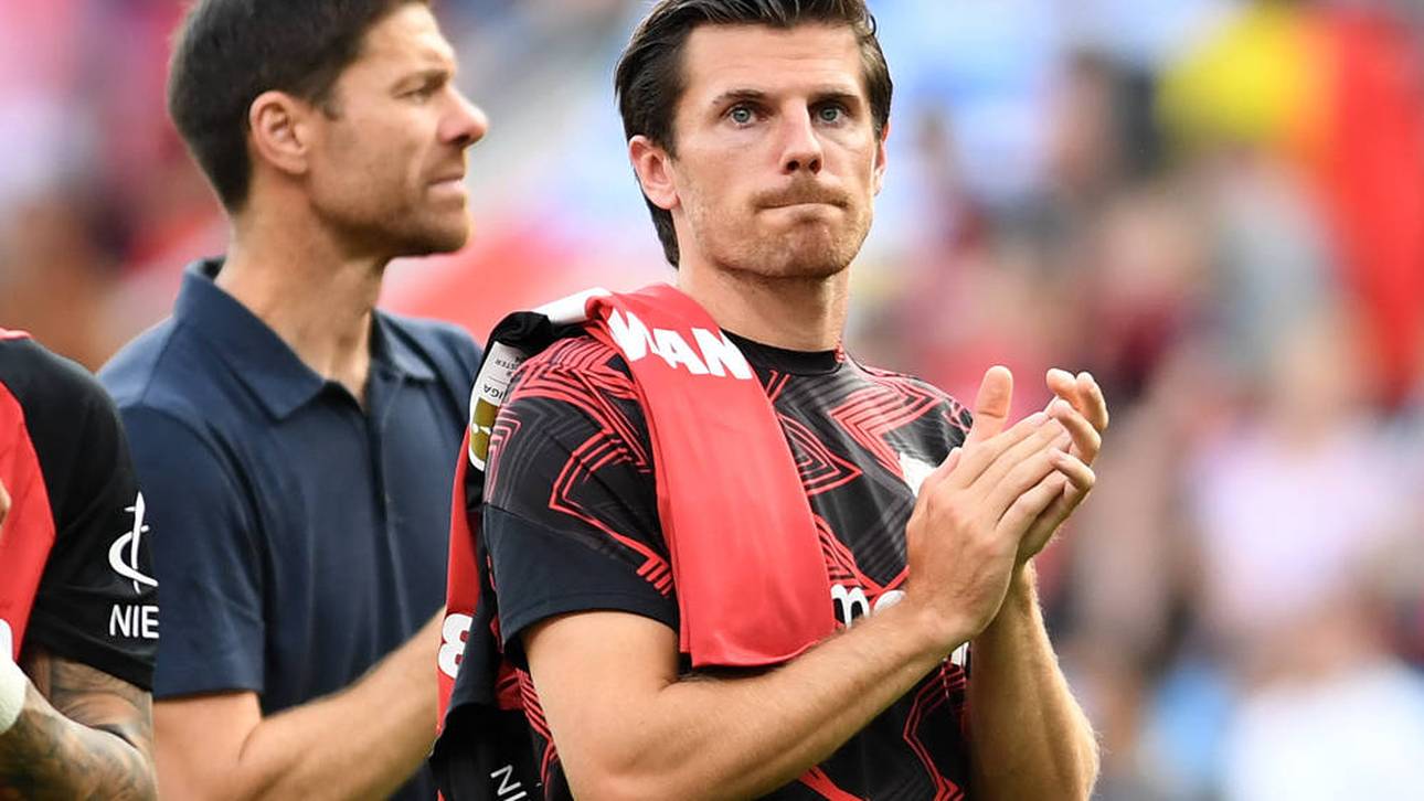 Jonas Hofmann (r.) ist bei Bayer nur noch zweite Wahl