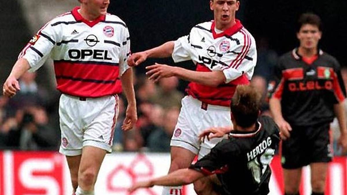 Nochmal richtig rund geht es zwischen Bayern und Bremen und Hoeneß und Lemke im Zuge des DFB-Pokal-Finals 1999: Unter anderem begeht Überläufer Basler eine Tätlichkeit gegen den mittlerweile zurück nach Bremen gewechselten Herzog...