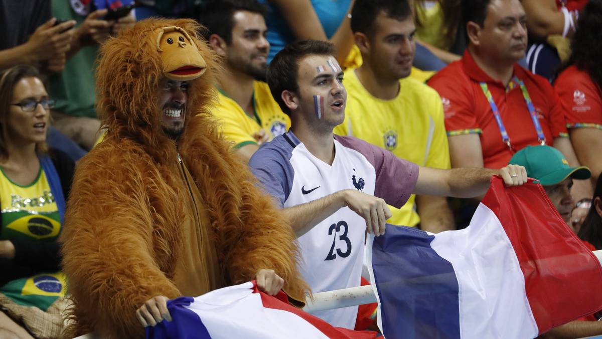 Tierische Unterstützung für Frankreichs Schwimmer