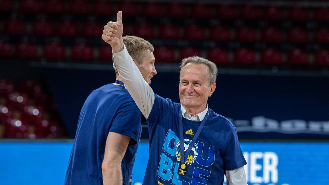 Alba verlängert mit Double-Trainer