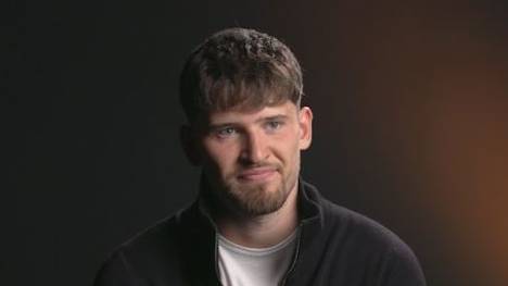 Borussia Dortmund verlängert mit einem Leistungsträger! Gregor Kobel erhält einen Vertrag bis 2028 und künftig auch deutlich mehr Geld. Dabei hat der 25-jährige große Ziele.