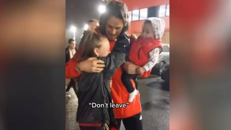 Die Zukunft von Edinson Cavani bei Manchester United ist weiter ungewiss. Jetzt hat ihn ein junger, weiblicher Fan unter Tränen gebeten, den Verein nicht zu verlassen.
