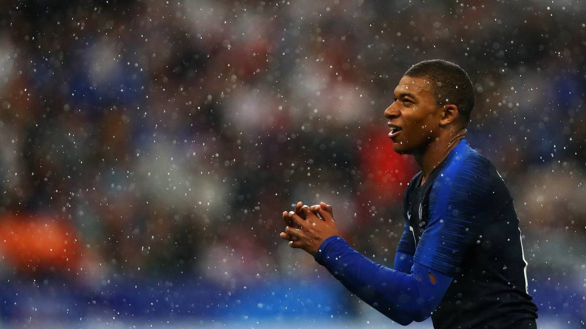 KYLIAN MBAPPE (Frankreich): Mit seinen 19 Jahren bereits ein absoluter Ausnahmestürmer. Für PSG traf er in seiner ersten Saison 21 Mal und bereitete 16 weitere Tore vor
