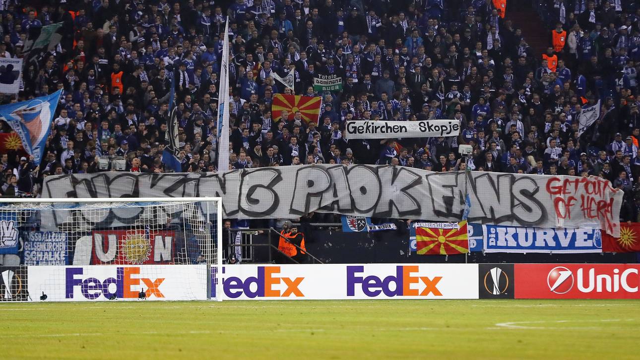 S04-Fans provozieren mit Fahne