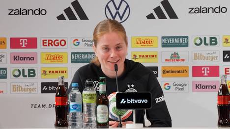 Marie-Louise Eta ist die erste Cheftrainerin in der Männer-Bundesliga. Die deutschen Nationalspielerinnen Jella Veit und Sjoeke Nüsken reagieren auf diese historische Entscheidung von Union Berlin.