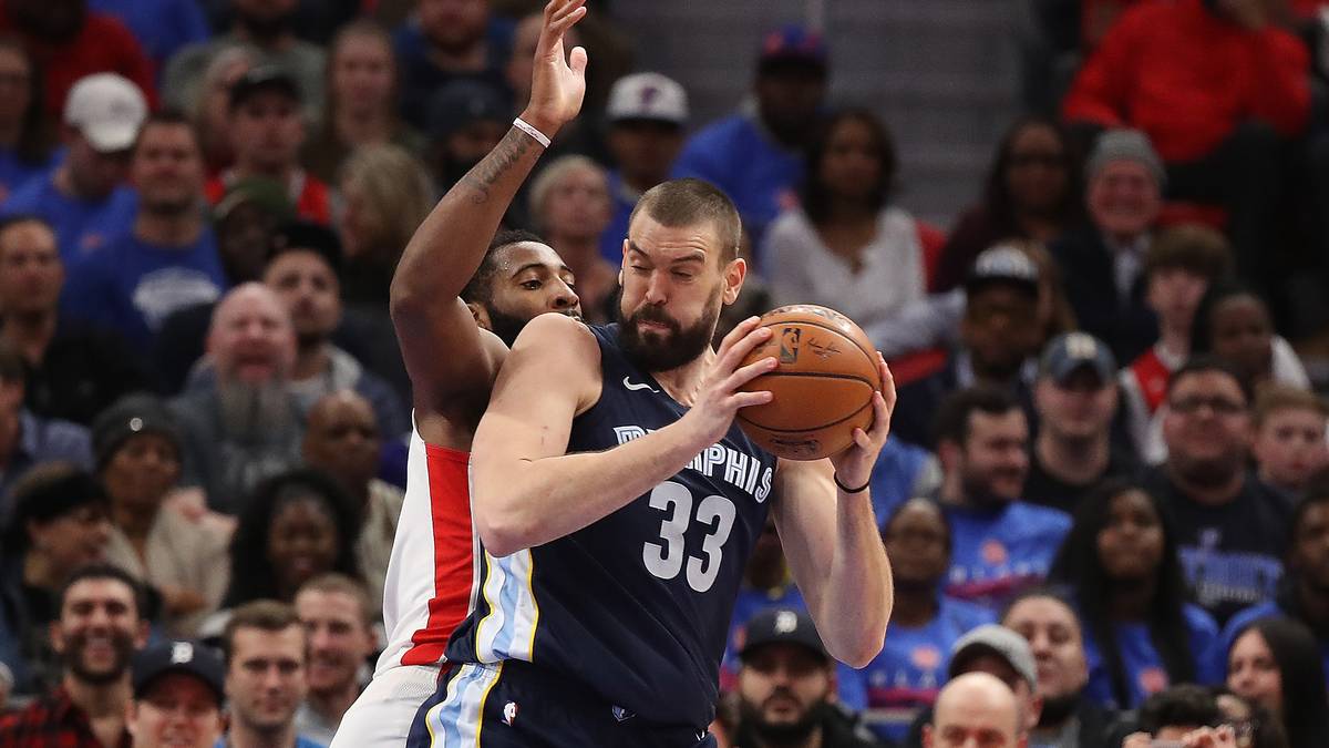 PLATZ 27 - MEMPHIS GRIZZLIES (18-42): Mit Playoff-Ambitionen gestartet sind die Grizzlies wohl die größte Enttäuschung der Saison. Nach der Entlassung von David Fizdale und dem verletzungsbedingten Saisonaus von Mike Conley sind die Bären meist eher Kanonenfutter. Gerade Marc Gasol (Bild) merkt man das Alter an. Elf Niederlagen in Serie, eine katastrophale Auswärtsbilanz (5-23) - Memphis spielt um den Top-Pick mit