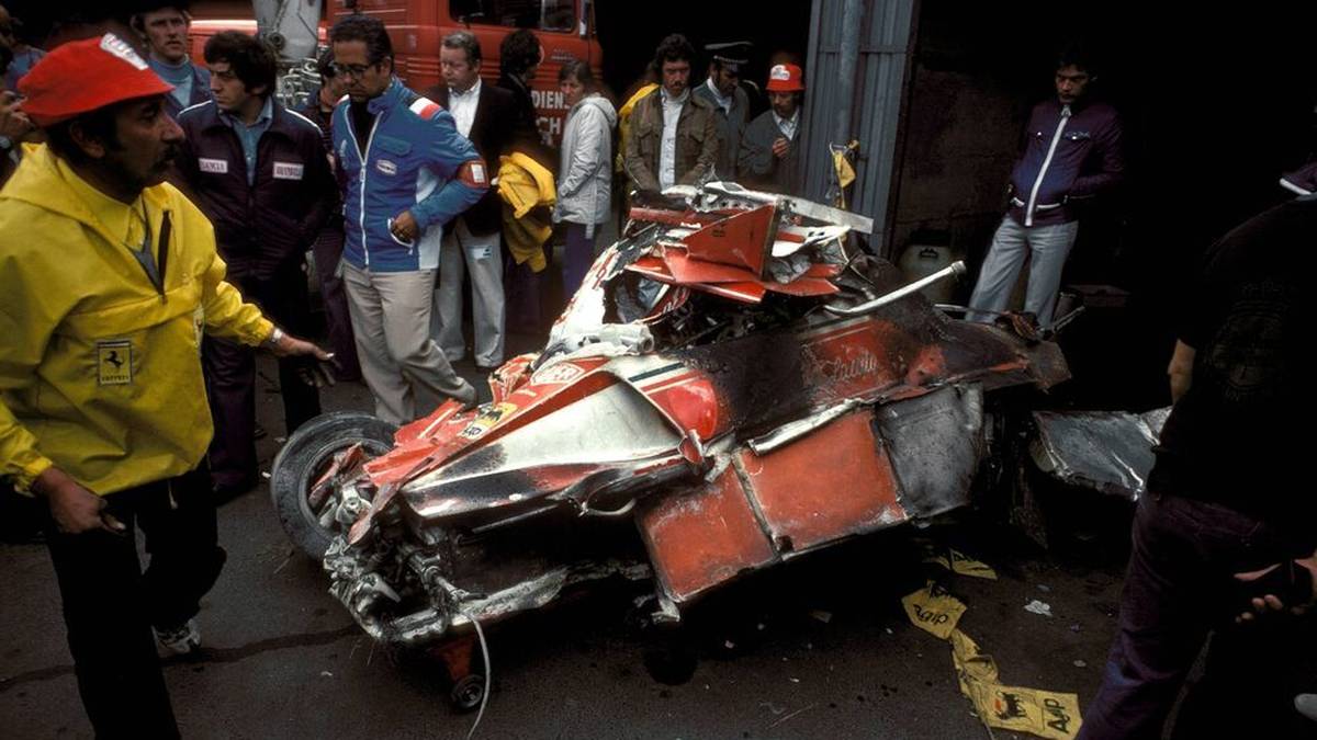 Der Bolide von Niki Lauda war nach dem Feuer-Unfall 1976 ein Wrack