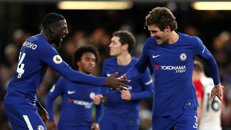 Tiemoue Bakayoko (l.) spielt seit vergangenen Sommer beim FC Chelsea