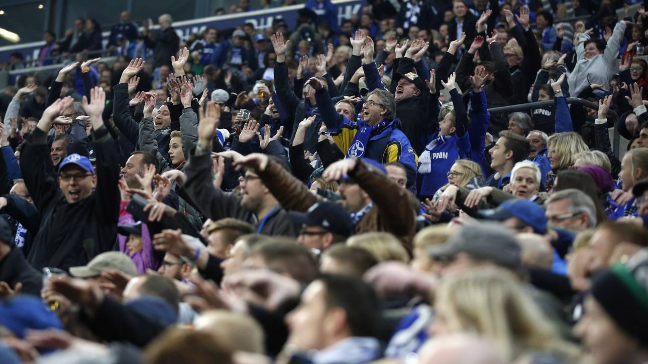 Im Stadion: Fußball-Fan wird Vater