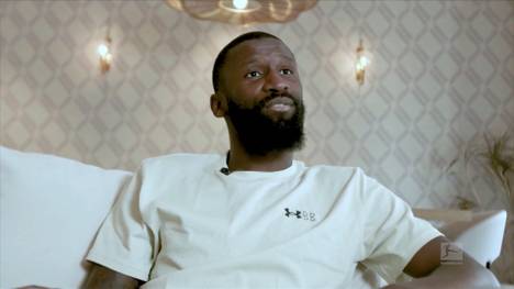 Antonio Rüdiger kennt Thomas Tuchel bestens aus deren gemeinsamer Zeit beim FC Chelsea. In einem Interview räumt er mit einem großen Tuchel-Vorurteil auf.