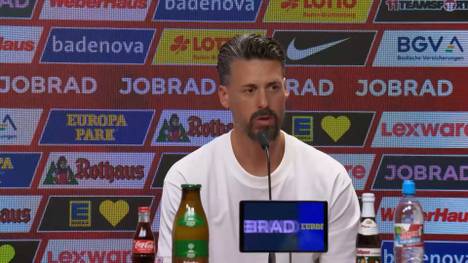 Sandro Wagner droht am nächsten Bundesliga-Spieltag eine Sperre wegen zu vieler Gelber Karten. Dabei hatte der Trainer des FC Augsburg vor der Saison ganz andere Ziele.