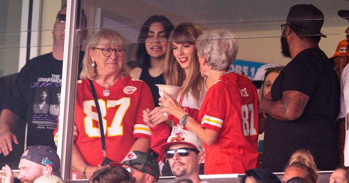 Le voci sull’amore su Swift sono vere!  La pop star appare con la stella dei Chiefs