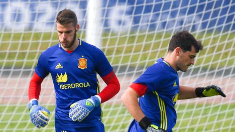 David de Gea (l.) hütet das spanische Tor, Iker Casillas (r.) sitzt auf der Bank