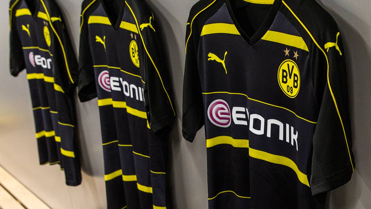 Die schwarz-gelben Vereinsfarben werden mit einem dunklen Grauton gemixt