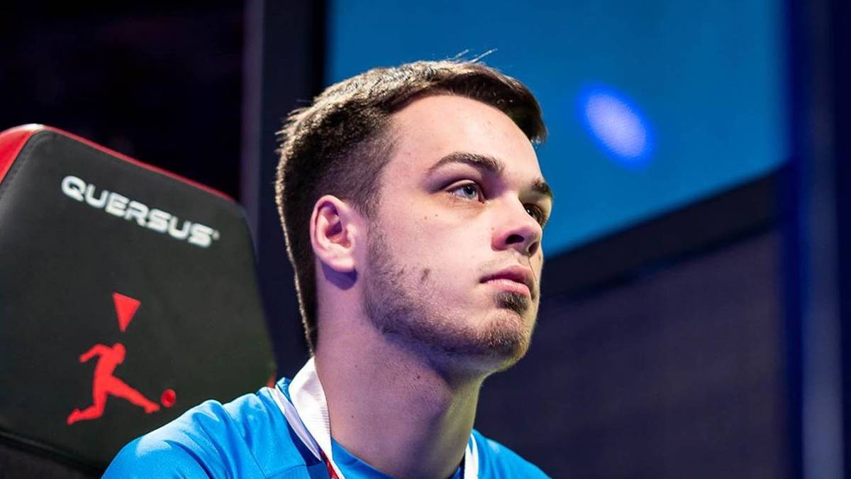 Platz 8 - Niklas "Rogue Nraseck" Raseck mit (Xbox/2554 Punkte): Spielt für Rogue, war zuletzt auch für den VfL Bochum aktiv. Gilt als einer der konstantesten deutschen FIFA-Stars und wurde 2015 deutscher Meister in der VBL