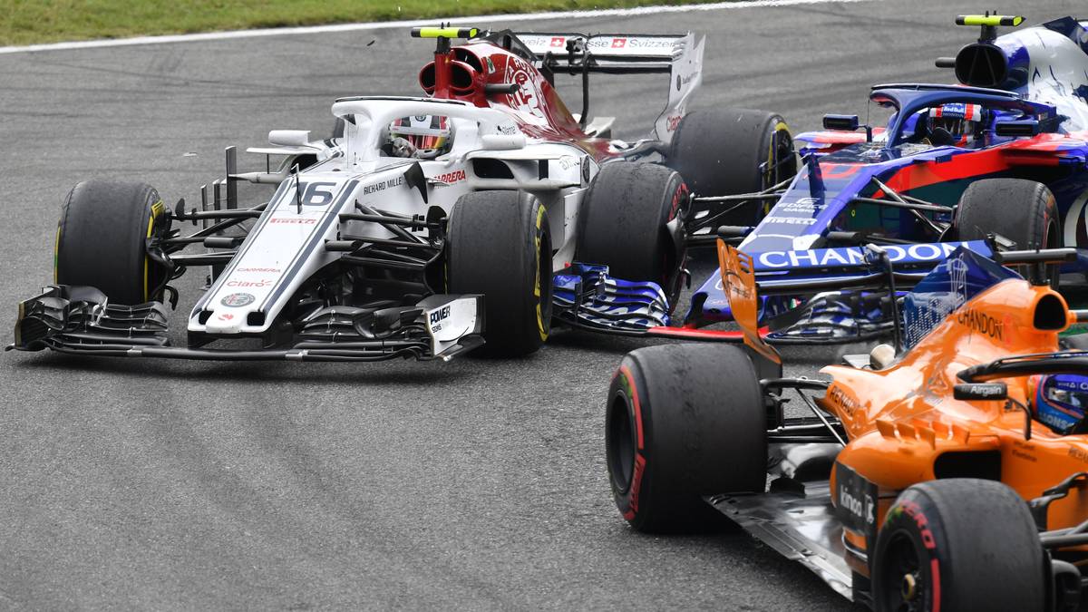 Im weiteren Fahrerfeld gibt er derweil harte Kämpfe um die Positionen