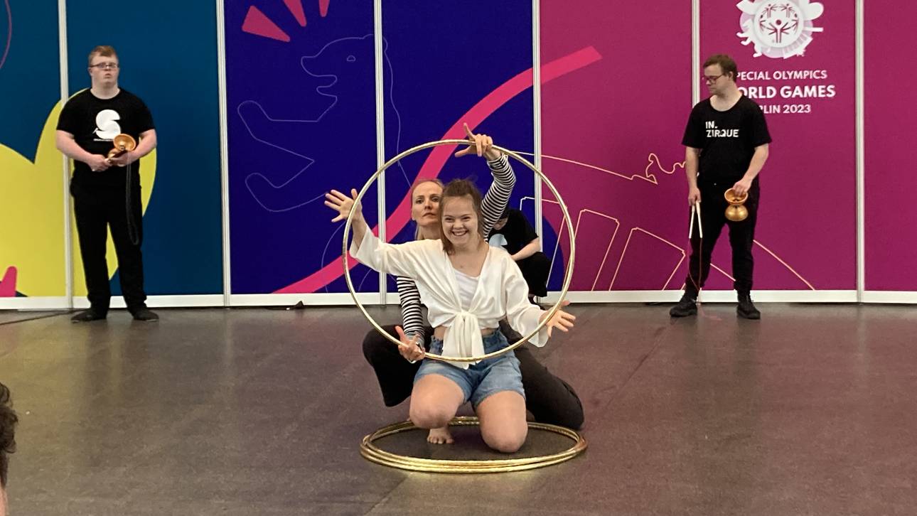 Auftritt von Artisten vom Circus Sonnenstich