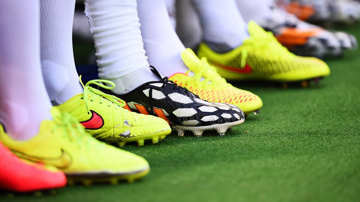 Es ist nicht das erste Mal, dass Nike auf das sogenannte Ambush Marketing setzt - Werbung aus dem Hinterhalt also. Die Vereine und die Konkurrenz werden so regelmäßig auf die Palme gebracht