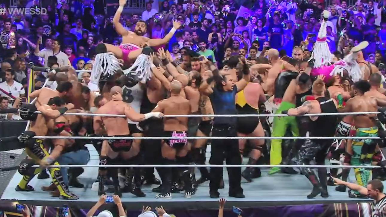 Bei WWE Super ShowDown messen sich 50 Wrestler auf einmal