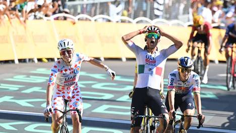 Tadej Pogacar schenkt seinem Edelhelfer Isaac del Toro bei der zweiten Etappe der Tour de France den Sieg. Das Gesamtklassement führt aber weiter der Däne Jonas Vingegaard an. 