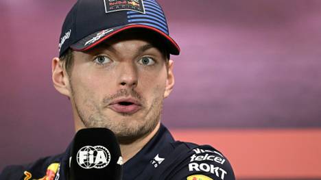 Verstappen am Medientag in Singapur