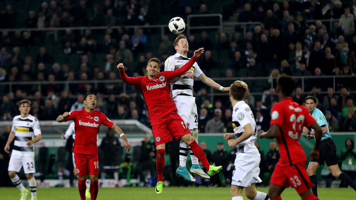 Gladbach übernimmt wieder das Kommando und hat die besseren Torchancen. Ein Tor fällt jedoch nicht mehr