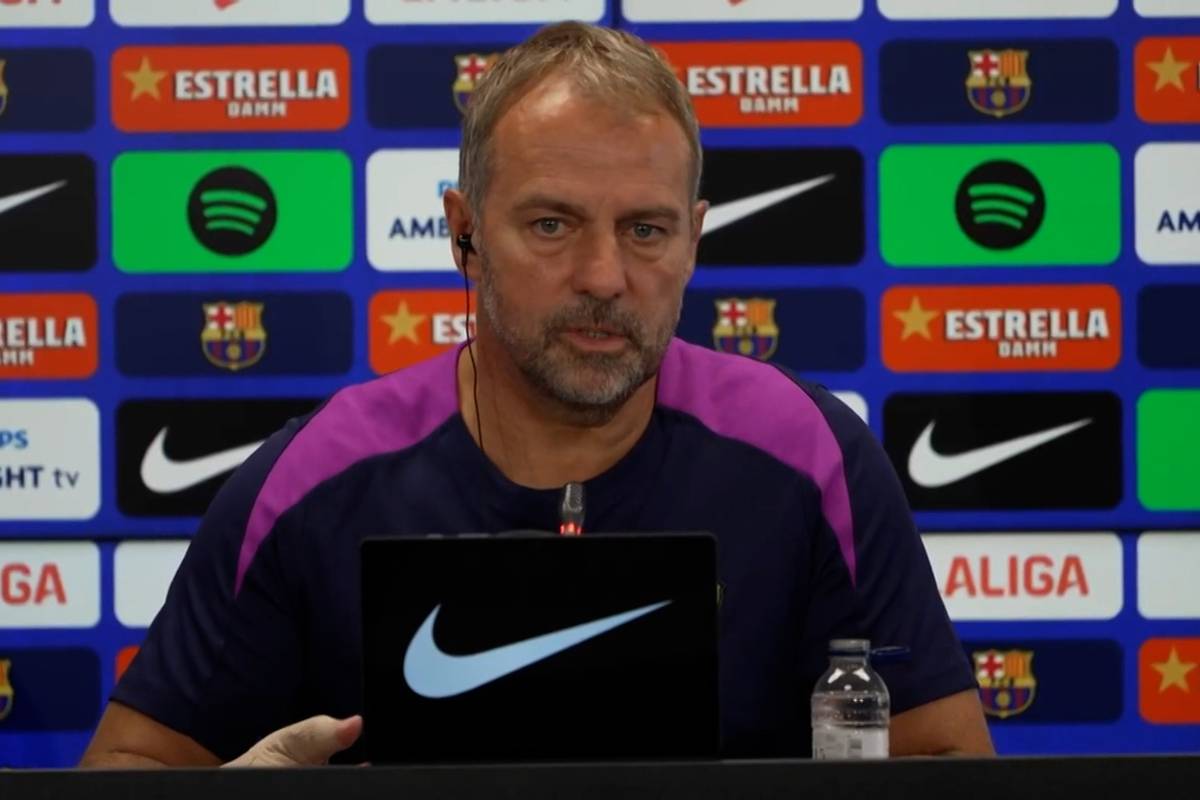 Wie schon in den Jahren zuvor hat der FC Barcelona Probleme, Spieler für die kommende Saison zu registrieren. Hansi Flick zeigt sich nicht glücklich über diesen Umstand.
