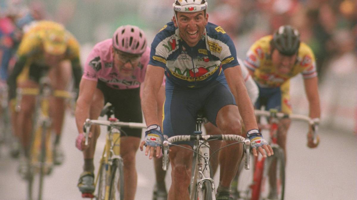 Der Urvater der unsauberen Sprints ist aber Dschamolidin Abduschaparow. Der Usbeke machte von Mitte der 80er Jahre bis 1997 die Pelotons verschiedener Rennen von der Friedensfahrt bis zur Tour unsicher. Seine Kreuz- und Querfahrten waren bei Kontrahenten wie Erik Zabel gefürchtet. Der neunmalige Tour-Etappensieger löste diverse Stürze aus