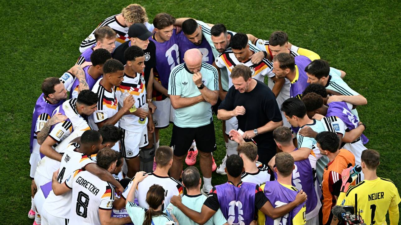 DFB-Team mit Botschaft an die Fans
