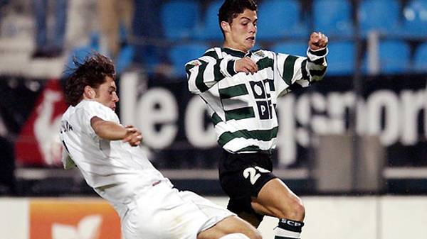 Ronaldo kommt am 5. Februar 1985 auf der Insel Madeira zu Welt. Mit zwölf Jahren wechselt er in die Jugendabteilung von Sporting Lissabon. Bereits mit 17 Jahren debütiert der Offensivspieler in der ersten portugiesischen Liga