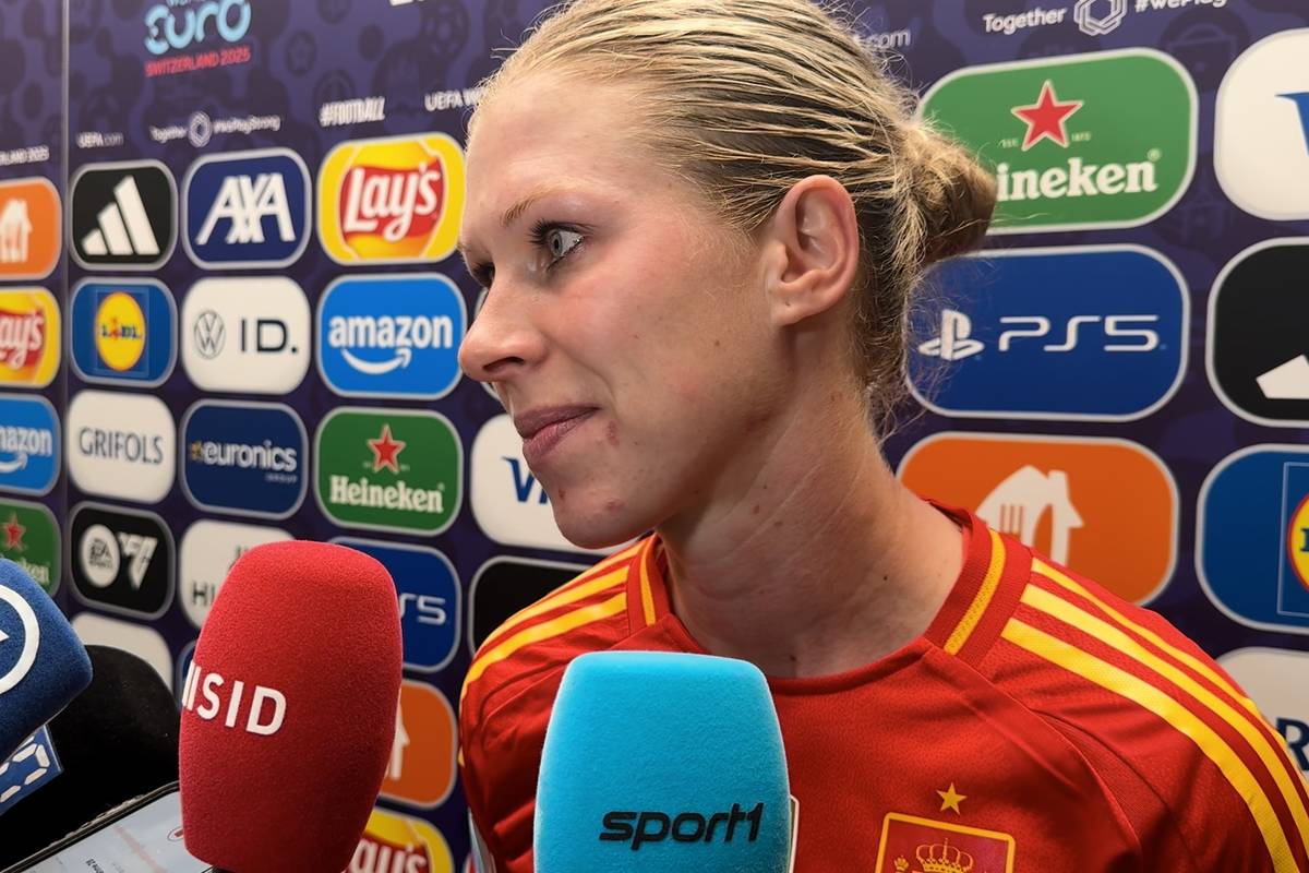 Ausgerechnet Ann-Katrin Berger sieht beim Gegentor gegen Spanien, das das Aus bedeutet, unglücklich aus. Zuvor hatte sie ein famoses Turnier gespielt.