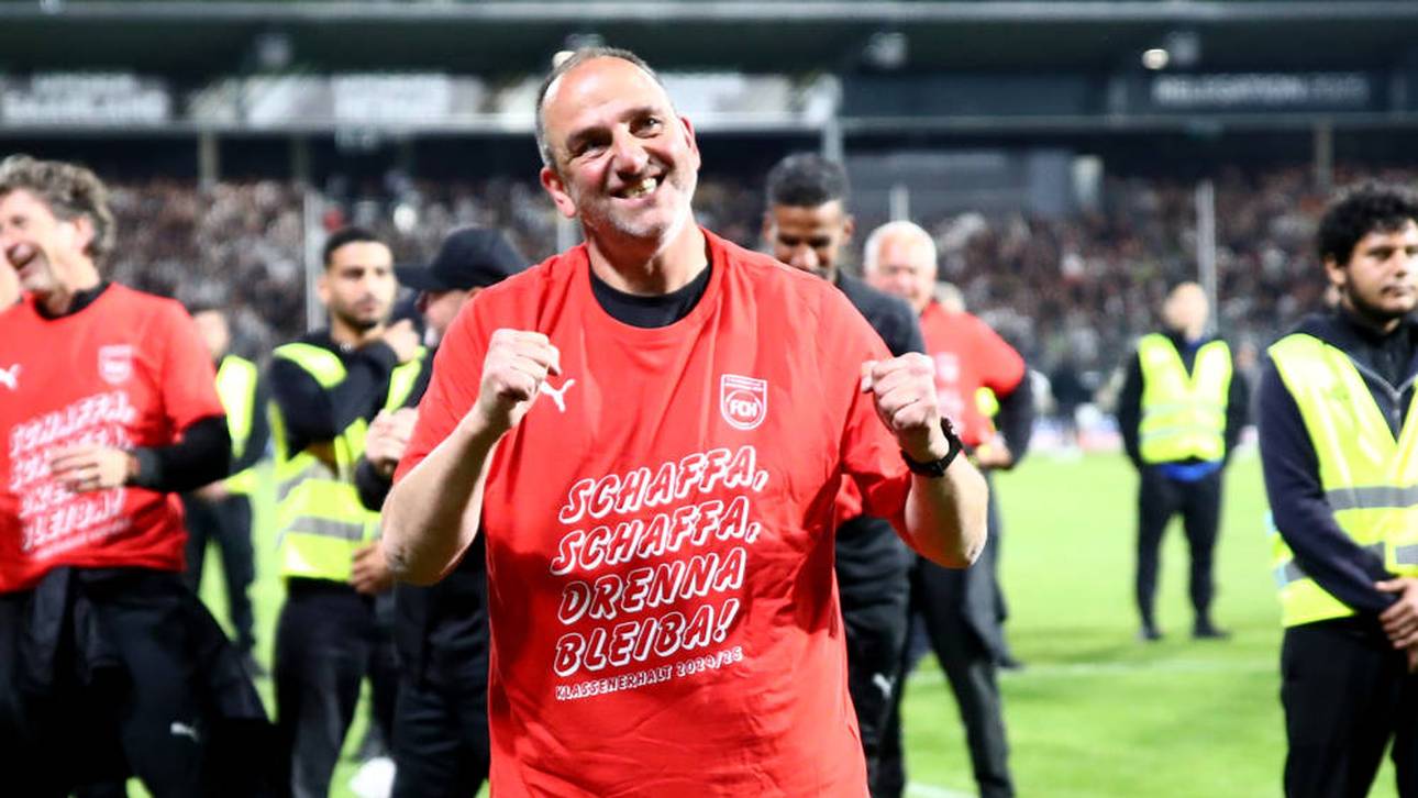 Frank Schmidt bejubelt den Klassenerhalt