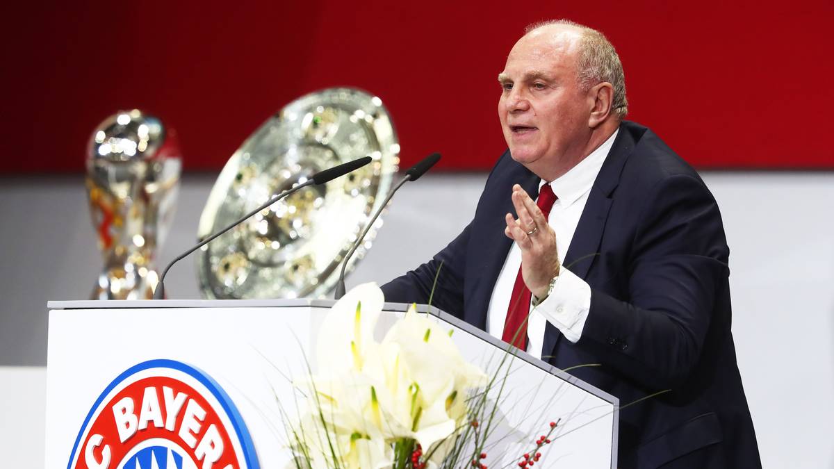 "Jetzt heißt es: 'Der Hoeneß ist 65, der Rummenigge 65, der Müller-Wohlfahrt 75 und der Heynckes 72 - das ist so eine richtige Rentnerband!' Vielleicht können wir nicht mehr so schnell laufen, aber unser Hirn funktioniert noch hundertprozentig."