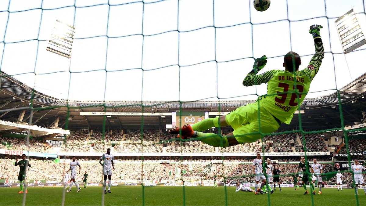 Im späten Sonntagspiel empfängt Werder Bremen die Europa-League-geschädigten Leipziger. Werder ist überlegen und geht in der 28. Minute folgerichtig durch Niklas Moisander in Führung