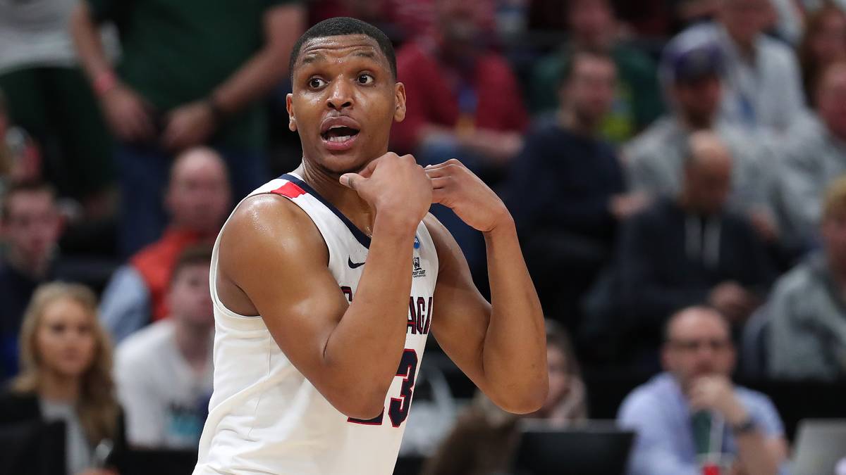 ZACH NORVELL: Der Rookie bekam einen Two-Way-Vertrag und dürfte demnach viel Zeit in der G-League verbringen. Als fähiger Dreierschütze (37 Prozent am College bei Gonzaga) könnte er neben den Superstars aber eine Chance bekommen.