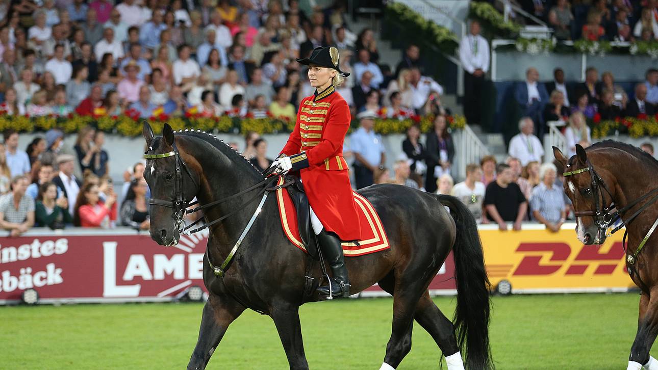 Von der Leyen reitet bei der EM